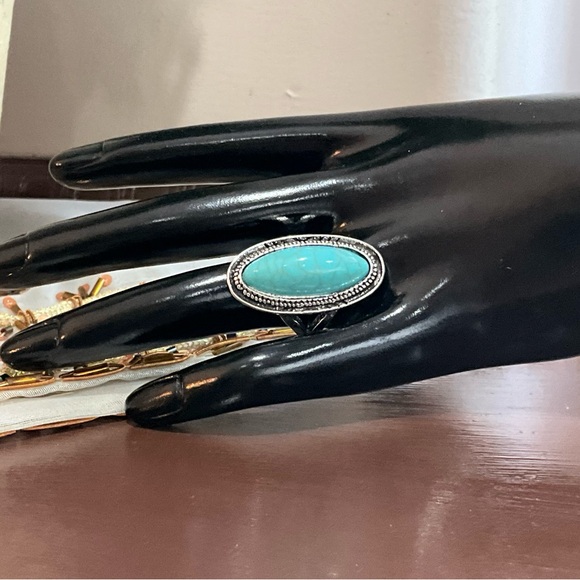 Turquoise Oval Silver Ring 8 - Picture 5 of 6